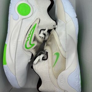 BRAND NEW NIKE KD BASKETBALL SHOES